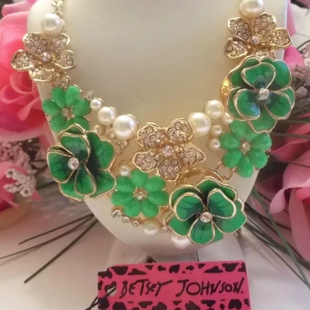 New green flowers necklace - Picture 7 of 8